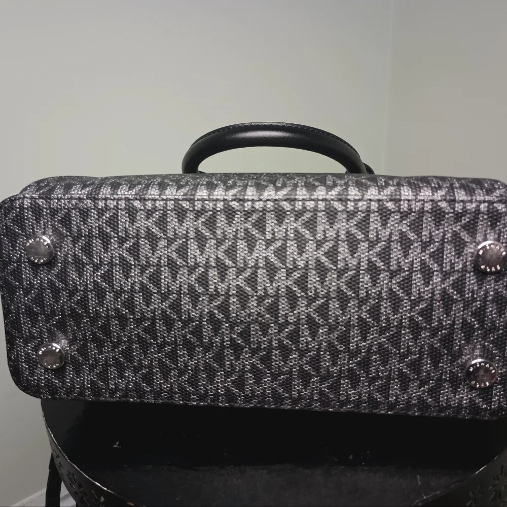 Michael Kors Sienna Medium Two-Tone GraphicLogo Messenger Bag - Picture 5 of 8